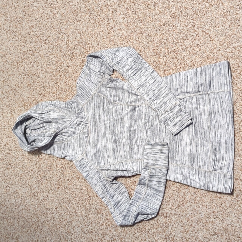 Lululemon long sleeve Think Fast Hoodie  White Multi/Silver size 8